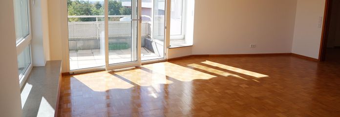 Wunderschöne 2,5-Zimmer Whg mit Panoramablick, Balkon + Tiefgarage