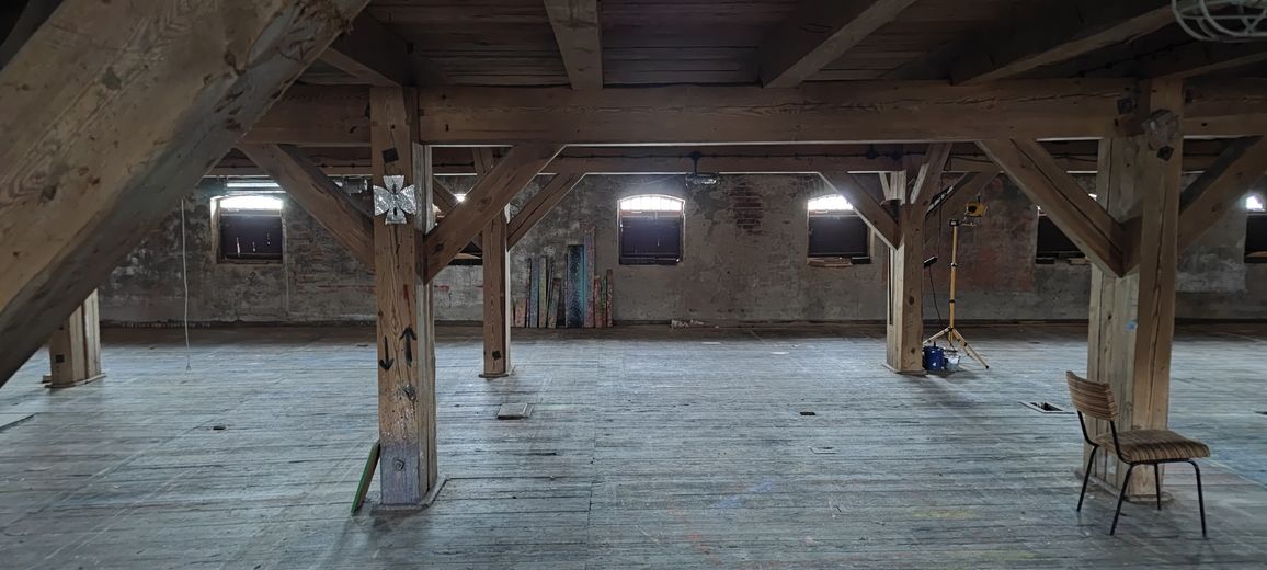 Atelier/Praxis/Gastro/Touristik/Büro/LOFT +++ in GUTSANLAGE (12 Geb. + 6 ha. Gr.) Nähe Müritz! – 1. Obergeschoß im Speicher