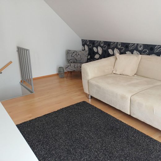 Gepflegtes Reihenendhaus mit schönem Garten, überdachter Terrasse, Kamin und Carport – Wohn-Aufenthaltsbereich im DG 