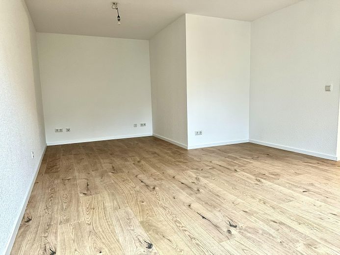 Apartamento de 1 habitación en Moselweiß con cocina y plaza de aparcamiento – Wohnzimmer