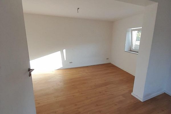 1-room apartment in Jülich-Barmen – renovated, with shared courtyard use, available immediately
