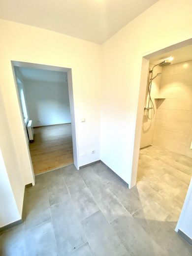 Helle 2-Zimmer-Erdgeschoss-Einliegerwohnung (60m2) – ALLES inklusive ab 15. Juli frei – Flur