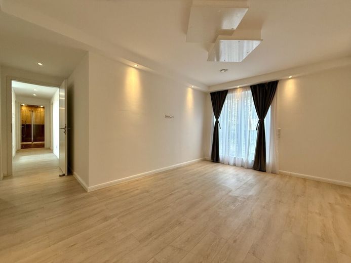 Architekten-Einfamilienhaus der Extraklasse - Wohnen auf gehobenem Niveau – Elternschlafzimmer mit Masterbad