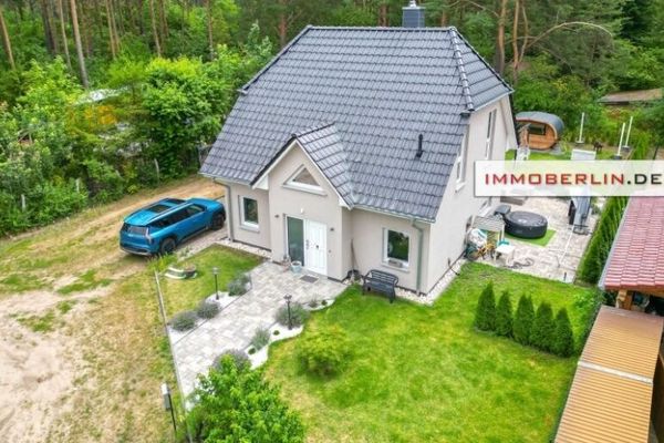 IMMOBERLIN.DE - Modernes Einfamilienhaus mit charmantem Ambiente in idyllischer Lage