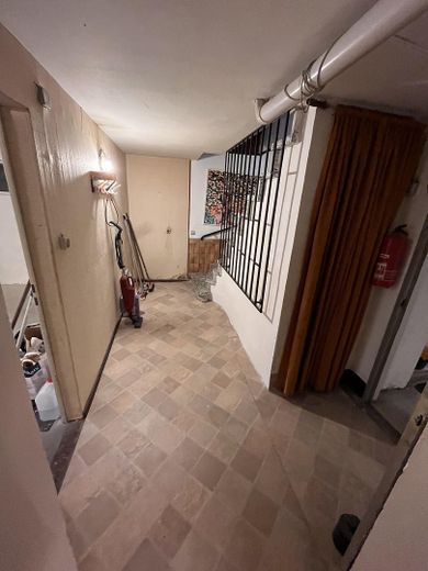 Ruhige Lage mit grossem Garten am Ende einer Sackgasse – Kellerflur
