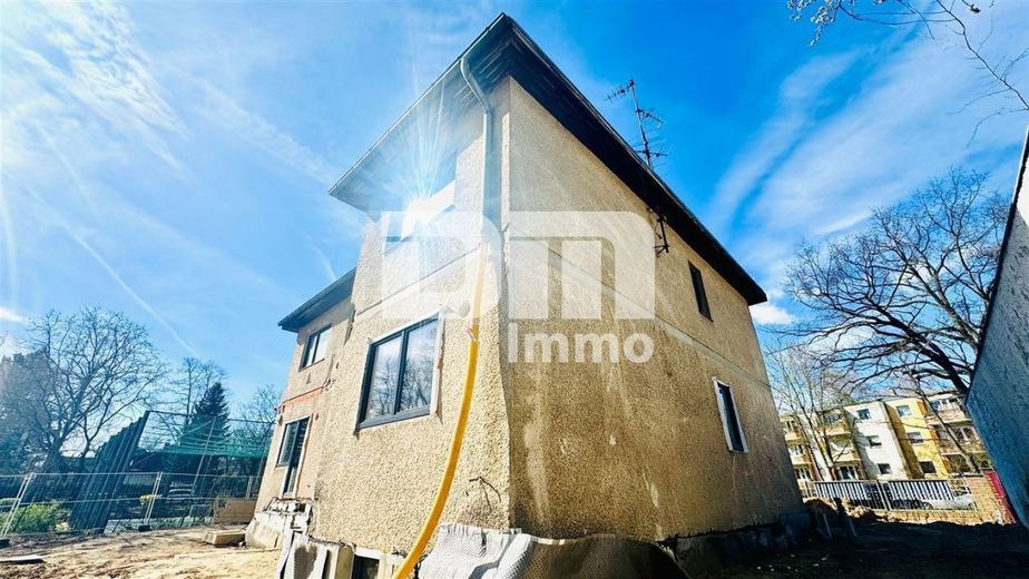 (R)eserviert!Teilsaniertes 1 - 2 Familienhaus + Fertige Projektierung auf großem Grundstück – Seitenansicht