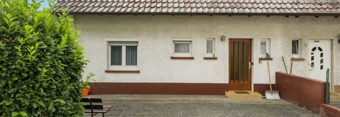 Zwei Wohnungen, ein Zuhause – gepflegte Doppelhaushälfte mit Garten und Garage!