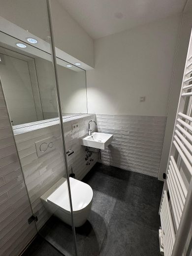 Penthouse met sauna, open haard, SmartHome, 2 TG-plaatsen direct bij het St. Franziskus-hospital – 07 Gäste-WC