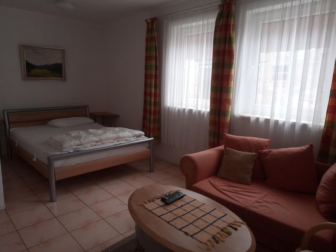 Haus Mehrfamilienhaus Mietwohnungen Wohnhaus Gewölbekeller – kleine Wohnung