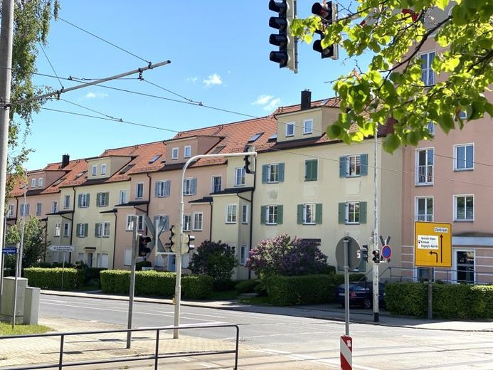 Ab 1.10.! Helle 1-Raumwohnung mit Singleküche und Balkon in Marienthal! – Foto 1