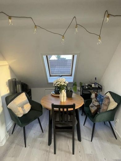 Moderne 2-Zi. DG-Wohnung in Griesheim, vollständig möbliert – Foto 4