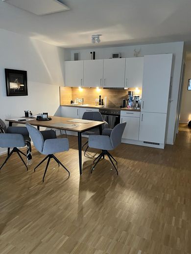 Modern wohnen, zentral leben – 2 Zimmer mit Dachgartenblick HC18 – Küchenzeile