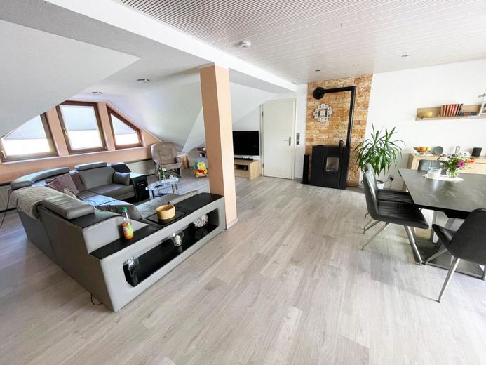 Osthessen, Landkreis Fulda, 36154 Hosenfeld, grosses Wohnhaus mit Pferdestall zu verkaufen – 2601 Osthessen, Landkreis Fulda, 36154 Hosenfeld, grosses Wohnhaus mit Einliegerwohnung + Pferdestall zu verkaufen