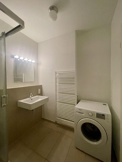 provisionsfreie 2 Zimmer Wohnung in Living 108, sofort bezugfrei, Aufzug, Sportraum, Dachterrasse – Bad + WM Stellplatz