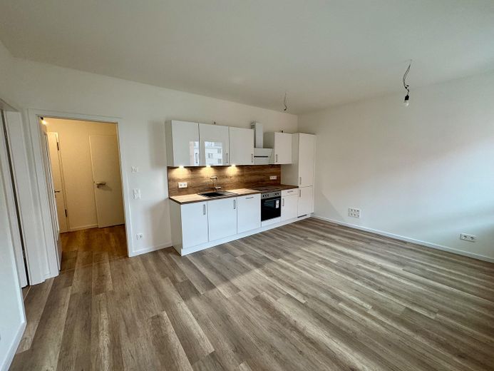Havel manzaralı, engelsiz yeni yapım 2 odalı daire – 5 Küche Ansicht von Balkontür
