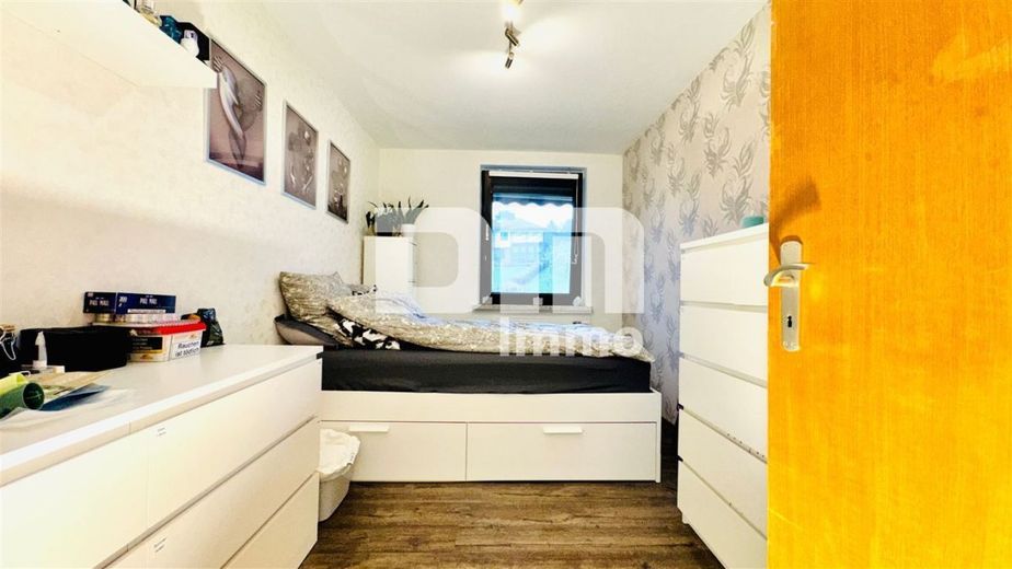 Umfangreich teilsaniertes Dreifamilienhaus mit Garage + PV Anlage und großem Garten – WE2 OG Kinderzimmer