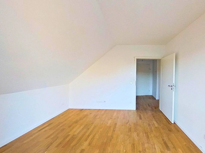 **PREMIÈRE OCCUPATION exclusive** Appartement moderne de 3 pièces au rez-de-chaussée avec BALCON dans un écrin de verdure – Ansicht II: Schlafzimmer I