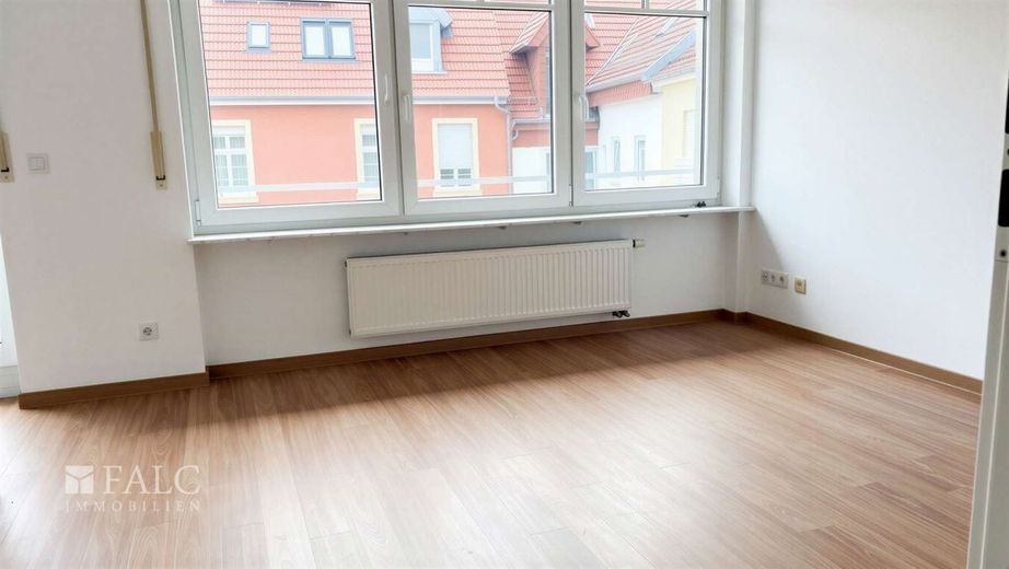 Lichtdurchflutete Maisonette-Wohnung mit zwei Balkonen in zentraler Lage von Wiesloch zu vermieten – Schlafzimmer