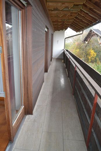 Molto spazio da privato - grande casa unifamiliare con 8 stanze – Balkonzugang der Westzimmer