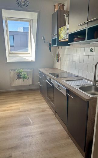 Ambiance penthouse avec vue sur la Spree - appartement lumineux de 4,5 pièces à Friedrichshain – Küche