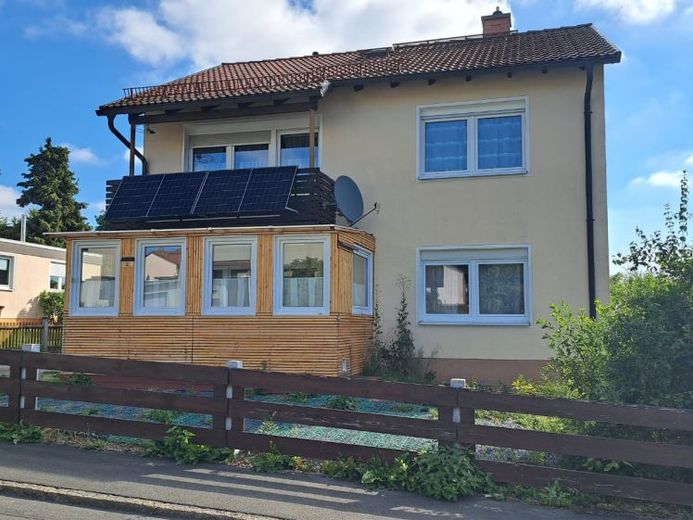 Attraktives EFHin Rehau - ca. 113 m² Wfl. - Grst. 820 m² - Doppelgarage - Balkon - idyllische Ortsrandlage – Foto 1