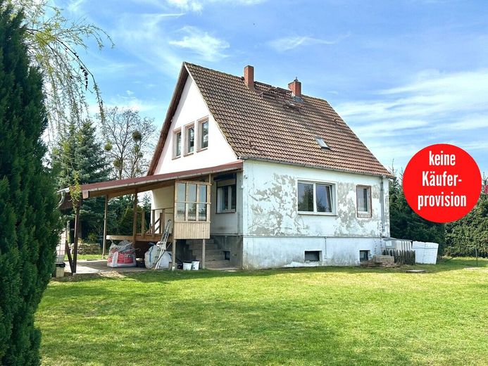 HORN IMMOBILIEN ++ Alleinlage gesucht? Einfamilienhaus, voll unterkellert in Gehren bei Strasburg – Hausansicht