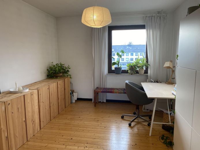 zentral gelegene 3-Zimmer-Wohnung mit Balkon – Arbeits- oder Kinderzimmer