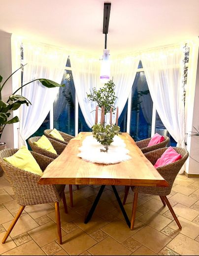 Wunderschönes Haus mit Pool und Sauna (teilmöbeliert) – Essbereich
