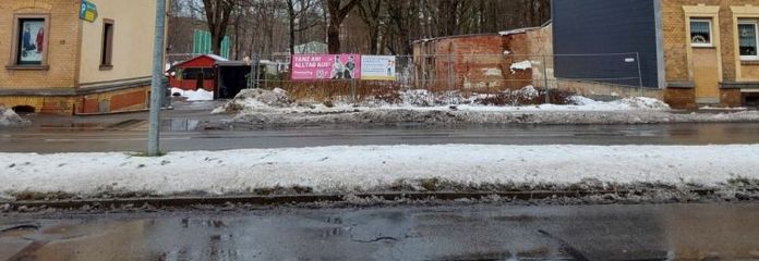 Terreno residenziale per metà casa bifamiliare in vendita a Chemnitz.