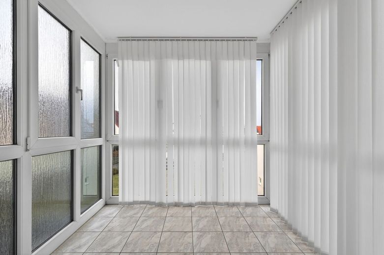 Freiwerdend: Moderne Wohnung mit Balkon und TG in zentraler Lage – Erker