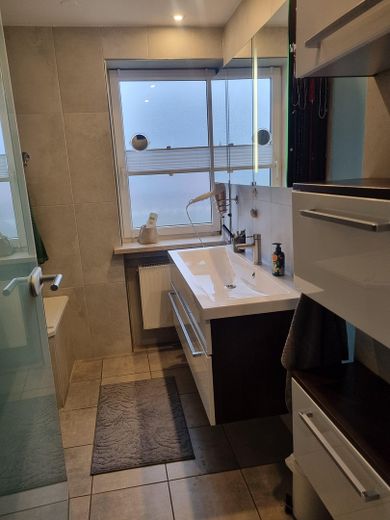 Appartamento di 3,5 locali, terrazza sul tetto di 98 m², veranda, garage doppio – Bad