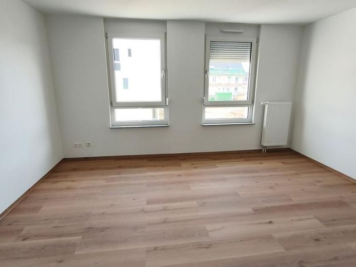 Reihenmittelhaus mit Garten, Garage und zusätzlichem Stellplatz – OG: Schlafzimmer mit Ankleide Bild 1