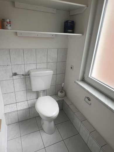 Seelze Zentrum, 2 Häuser, 4 Einheiten, viele Möglichkeiten – Badezimmer Gewerbe