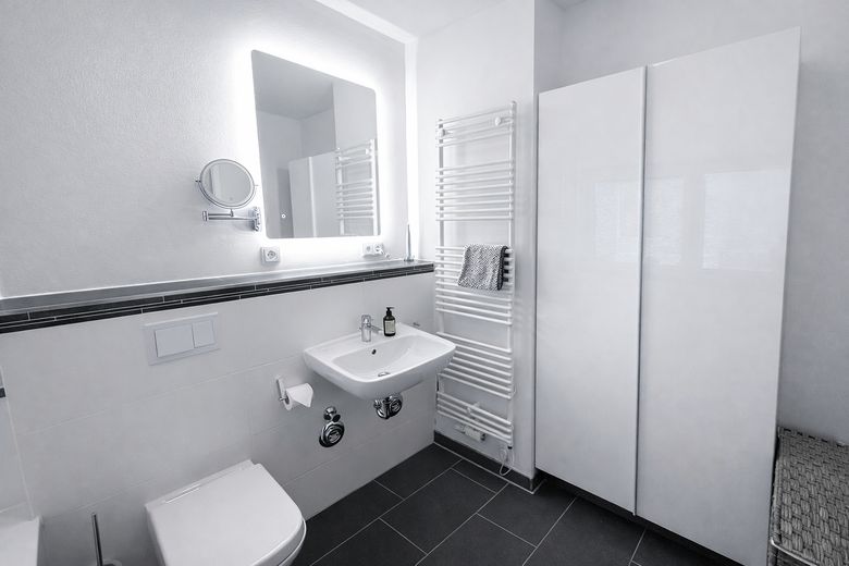 Amueblado: moderno apartamento de 4 habitaciones en los Welfenhöfen (limitado a dos años) – Bad en suite_1