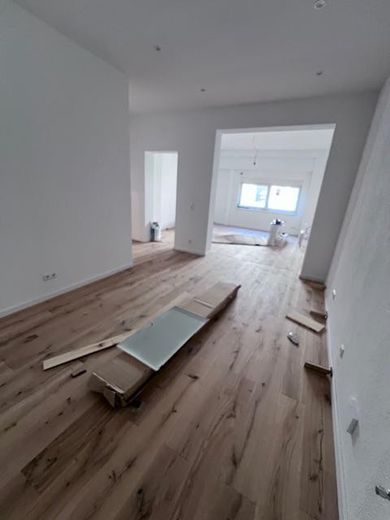 Erstbezug nach Kernsanierung – 2,5-Zimmer-Wohnung | KfW 55 – offener Koch/Ess/Wohnbereich