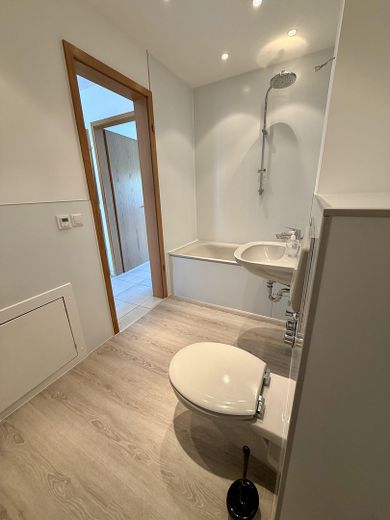 Wohnen mit Blick auf Burg Frankenstein -Erstbezug nach Renovierung- 2-Zimmer mit EBK & TG-Stellplatz – Bad