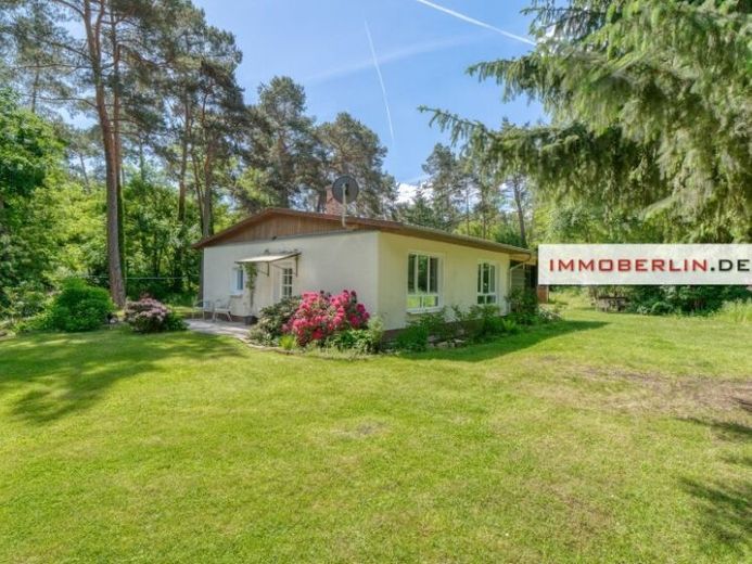 IMMOBERLIN.DE - Bungalow con edificio accessorio su terreno immerso nella natura e orientato a sud – Photo 1