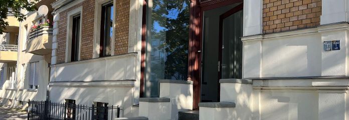 Bright commercial space near Schlossstraße – ideal as an office, practice, or showroom – Außenansicht der Gewerbeeinhei
