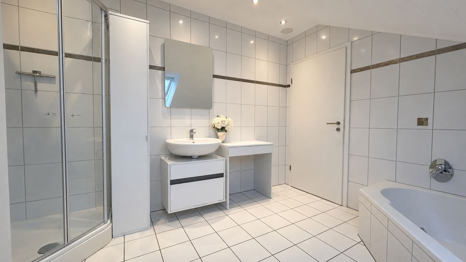 Gepflegte Maisonetten Wohnung – Badezimmer