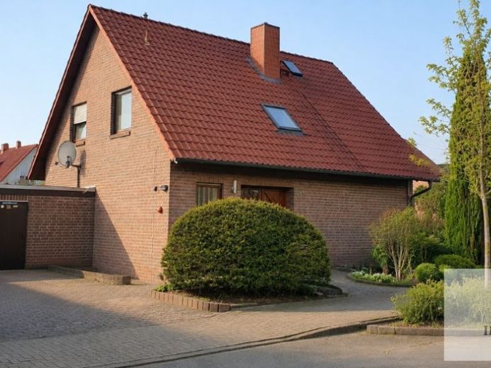 Modernes Einfamilienhaus mit PV-Anlage, Keller und Traumgarten in Vechelde – Foto 1
