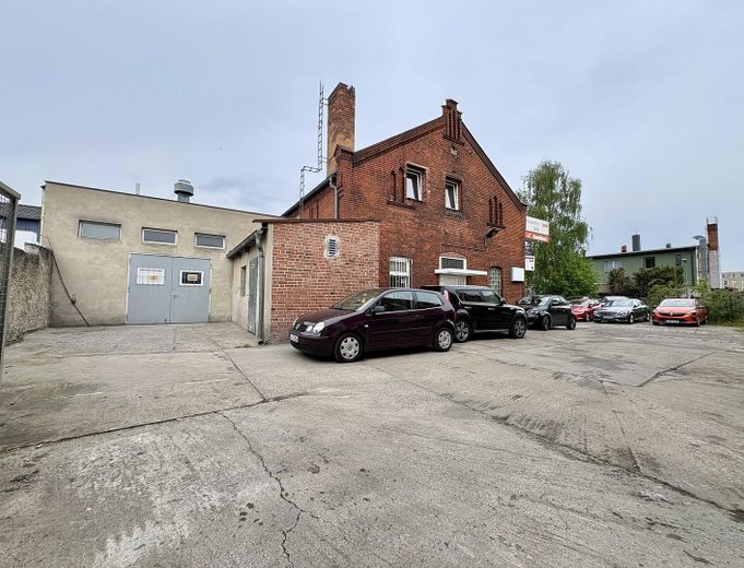 PROVISIONSFREI | KFZ-Werkstatt mit Lackierkabine & 17 Stellplätzen – 557 m² – Außenstellplätze und Hoffläche