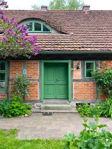 21 Hektar Paradies – Häuser, edle Nebengebäude, Acker, Wiesen, Wald und Wasser – Foto 2