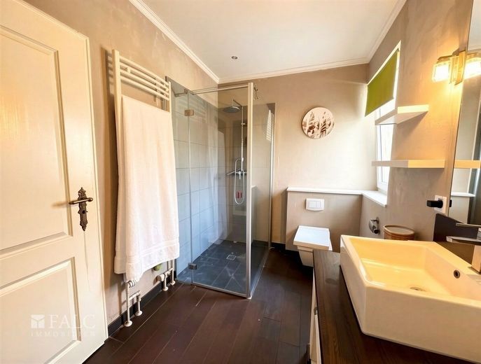 Zweifamilienhaus - Familienfreundlich mit großem Grundstück – EG-Badezimmer