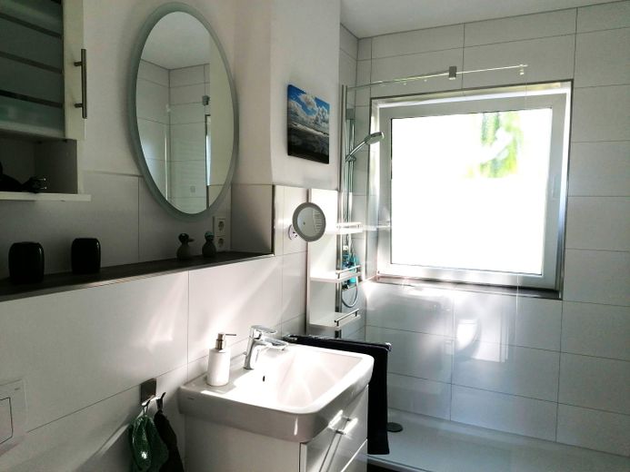 Bad mit begehbarer Dusche