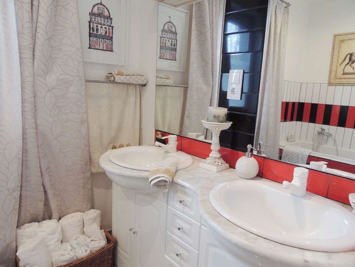 Energieeffizientes Traumhaus - Flexibles Raumkonzept mit Einliegeroption – großes Bad mit Badewanne und 2 Waschbecken OG