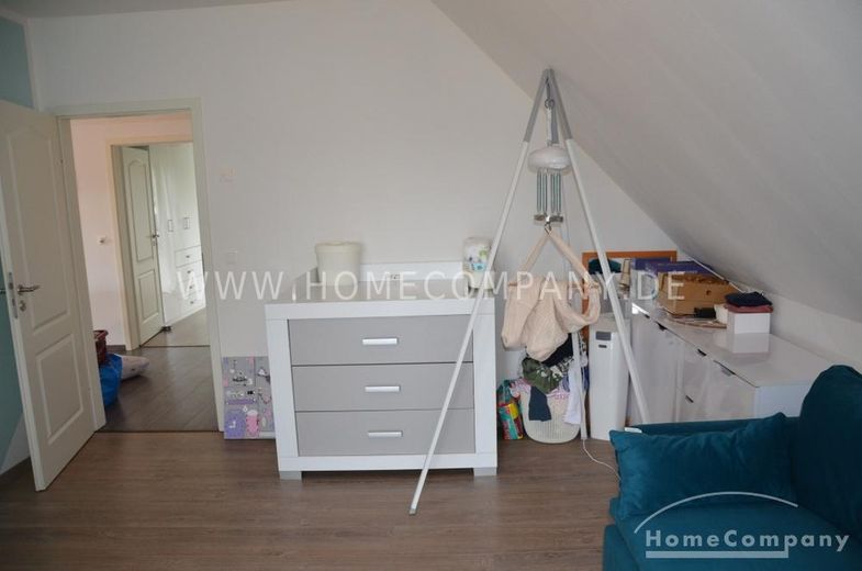Casa molto bella e confortevole con giardino, terreno di circa 800 mq e doppio posto auto coperto – 496f281e1922ebe4a8919f9c0e6bc65f304eabc1.jpg