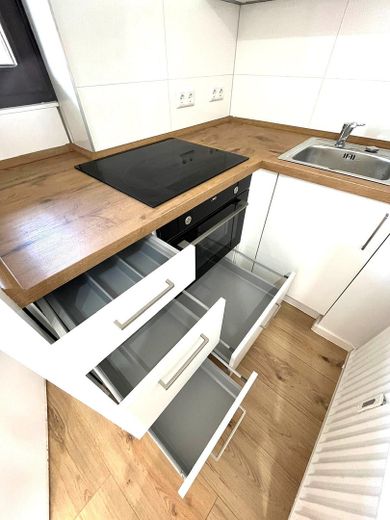 ¡Se alquila apartamento de 1 habitación recién renovado! (Clase de eficiencia energética D-190 kWh/(m²a)) – Küche