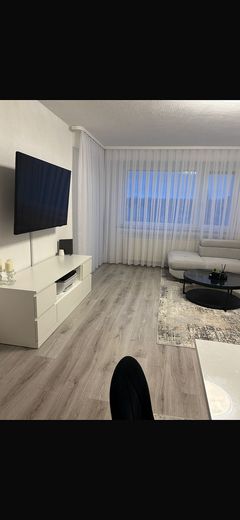 Reformada integralmente y moderna: apartamento de 2 habitaciones con cocina equipada y garaje propio en Gärtringen – Foto 2