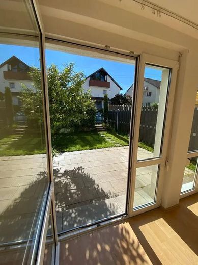 Tolles WG-Zimmer (19m^2) in Leinfelden mit Terrasse (TOP LAGE, ALLES NEU) – EG 19 m^2 