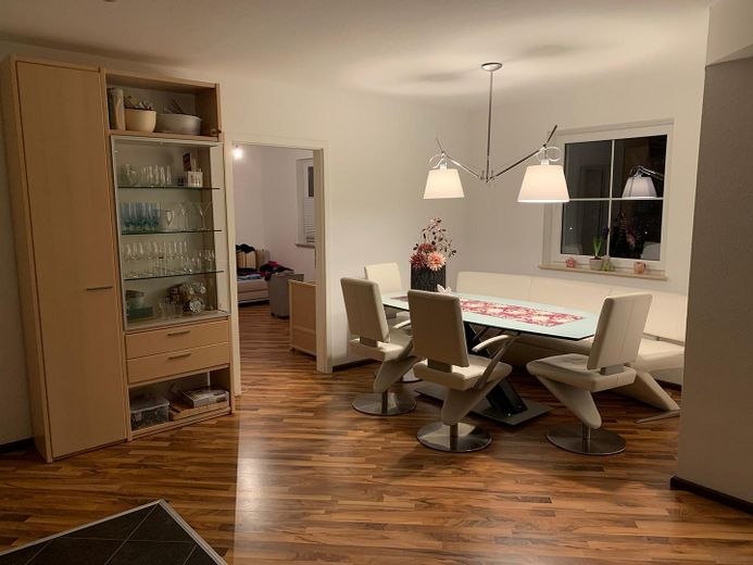Helle 3-Zimmer-Wohnung im 1. OG mit Balkon – 84 m², Fußbodenheizung, Stellplatz – Flur
